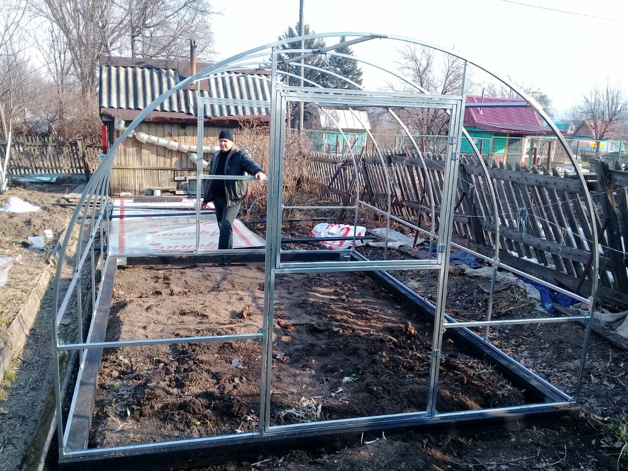 Сборка арочной теплицы (между дугами 1 метр) в Хабаровске от специалистов  “Мой-Дом27”